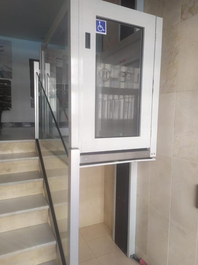 Amplio Piso En Centro De Torre Del Mar Apartment Exterior foto